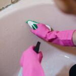 Usuwanie plam i zabrudzeń z posadzek